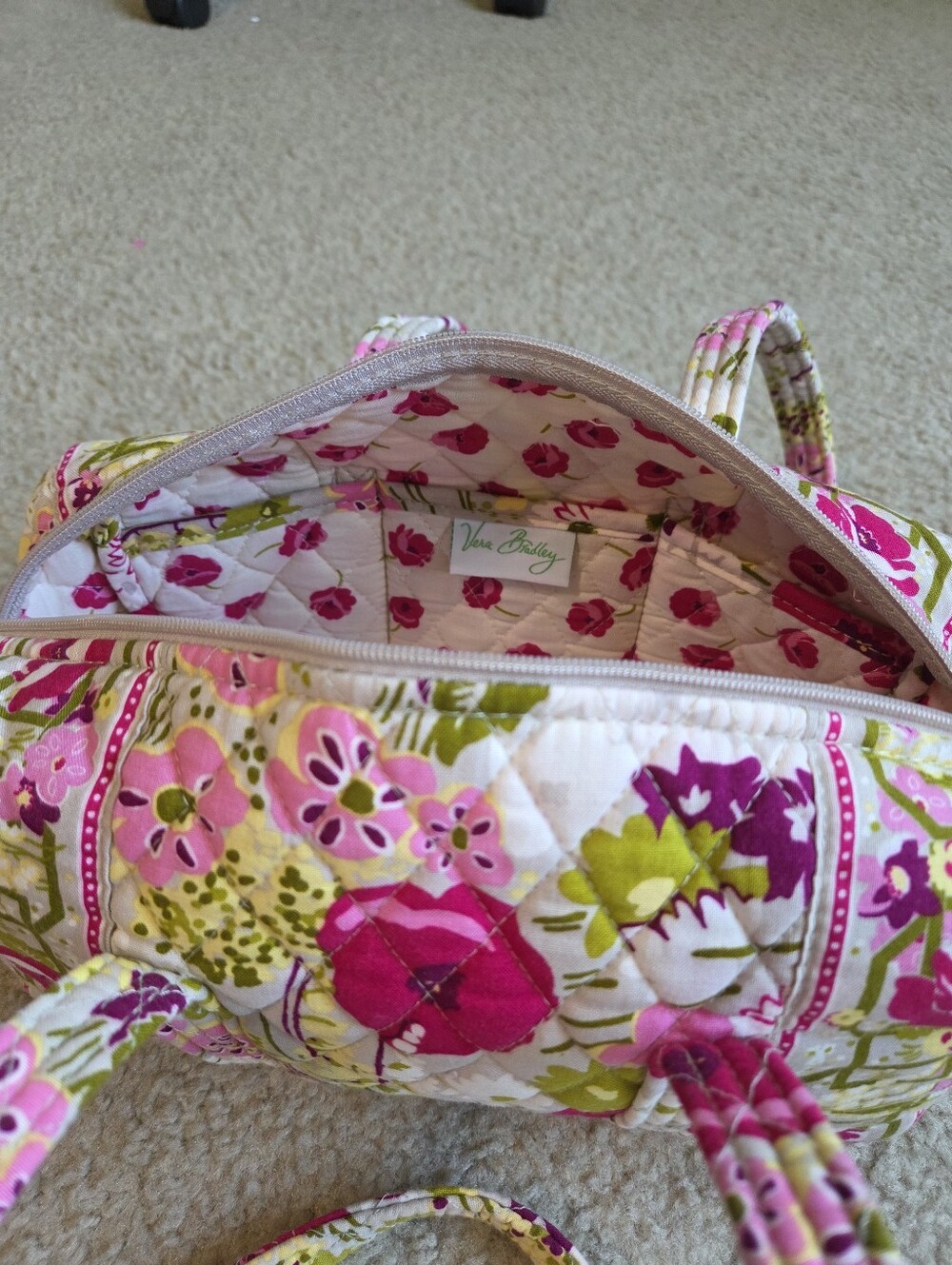 Vera Bradley 100 bag in the pattern "make me blush - Picture 8 of 10